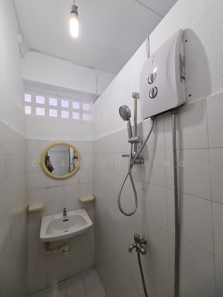 133C Woodleigh Park, , 2 Bedrooms, 904 sqft, Walk-up Apartment For Rent, by Chew Yu Ting, 23832277 - Shower Room - PropertyGuru.com.sg