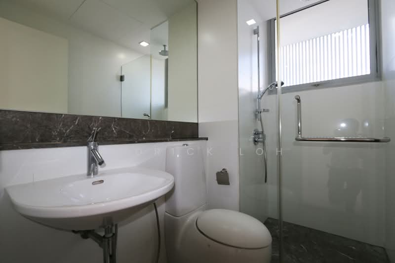 Sky @ Eleven, 11 Thomson Lane, 3 Bedrooms, 1,851 sqft, Condominium For Rent, by Aldrick Loh, 23841795 - Common Bath room - PropertyGuru.com.sg