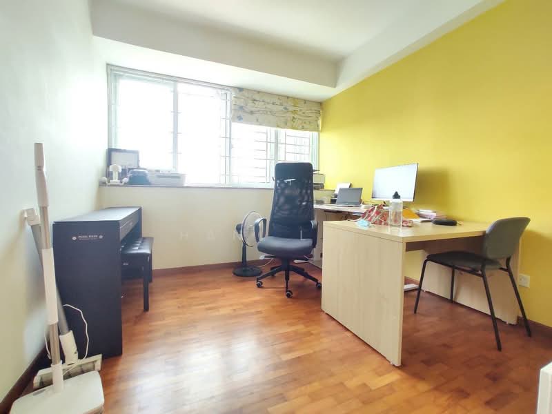 Queens, 12 Stirling Road, 3 Bedrooms, 1,410 sqft, Condominium For Rent, by Hani Lim, 23842446 - Bedroom 1 - Comes with built in wardrobe - PropertyGuru.com.sg