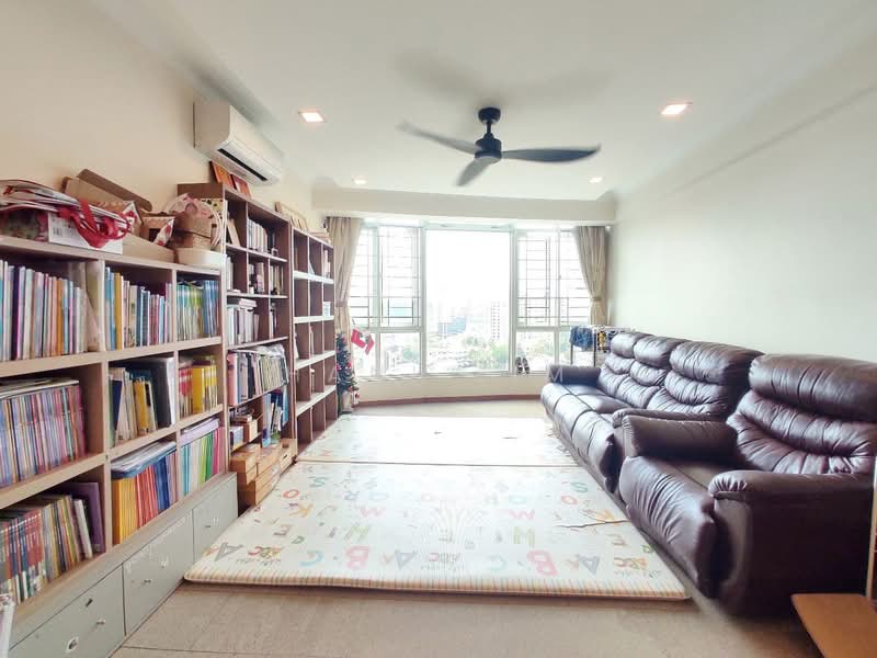 Queens, 12 Stirling Road, 3 Bedrooms, 1,410 sqft, Condominium For Rent, by Hani Lim, 23842446 - Living Room - South facing - PropertyGuru.com.sg