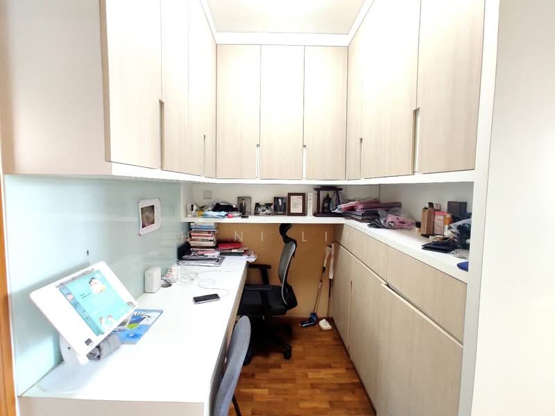 Queens, 12 Stirling Road, 3 Bedrooms, 1,410 sqft, Condominium For Rent, by Hani Lim, 23842446 - Study Area (in Master Bedroom) - PropertyGuru.com.sg