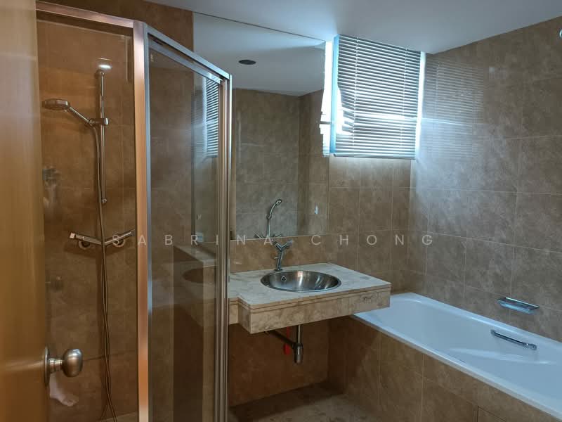 Blue Horizon, 21 West Coast Crescent, 3 Bedrooms, 1,163 sqft, Condominium For Rent, by Sabrina Chong, 23842603 - Master bathroom - PropertyGuru.com.sg