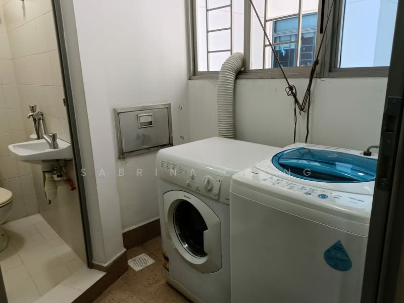 Blue Horizon, 21 West Coast Crescent, 3 Bedrooms, 1,163 sqft, Condominium For Rent, by Sabrina Chong, 23842603 - Service yard - PropertyGuru.com.sg