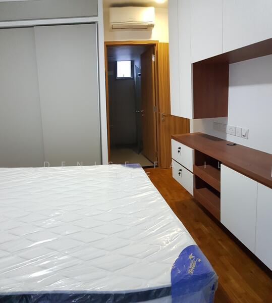 FLO Residence, 9 Punggol Field Walk, 3 Bedrooms, 1,184 sqft, Condominium For Rent, by Denise Fadil Lee, 23852948 - Spacious Master Room with patio, built-in cabinets and wardrobe. - PropertyGuru.com.sg