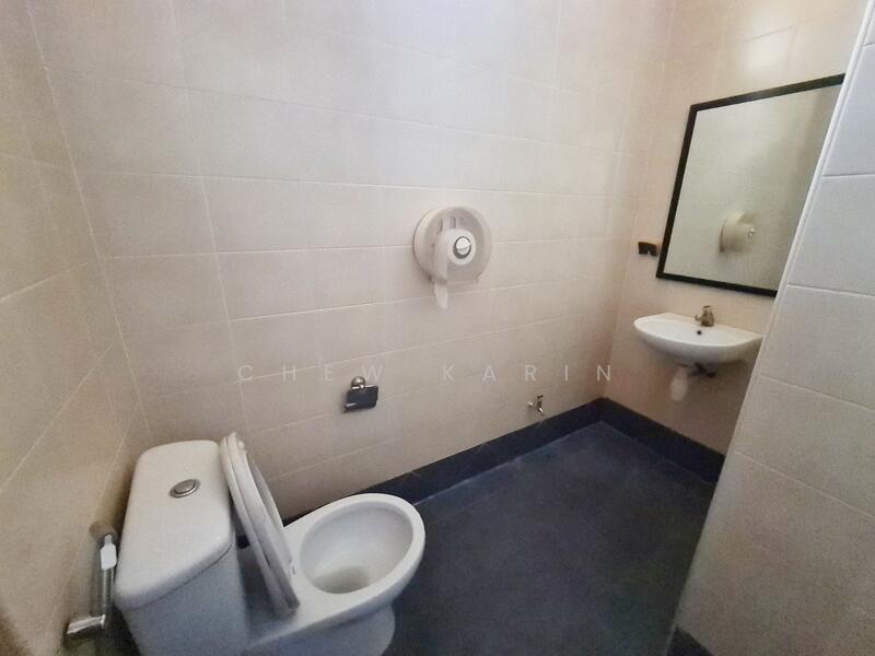 Tradehub 21, 8 Boon Lay Way, 1,660 sqft, Light Industrial (B1) For Rent, by Chew Karin, 23852969 - CommercialGuru.com.sg