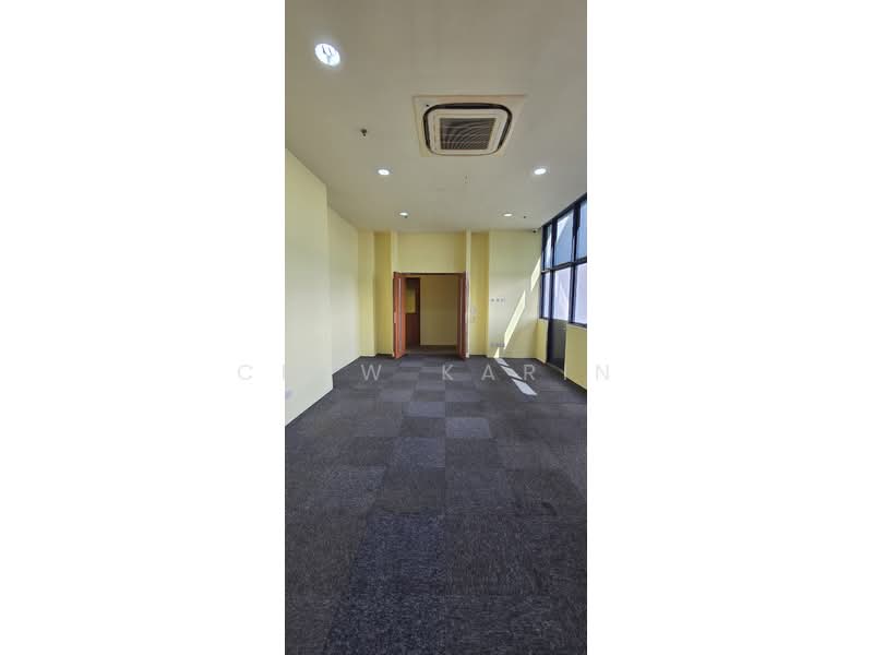 Tradehub 21, 8 Boon Lay Way, 1,660 sqft, Light Industrial (B1) For Rent, by Chew Karin, 23852969 - CommercialGuru.com.sg