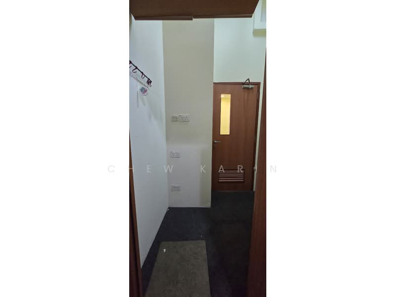 Tradehub 21, 8 Boon Lay Way, 1,660 sqft, Light Industrial (B1) For Rent, by Chew Karin, 23852969 - CommercialGuru.com.sg