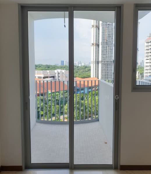 Queens Peak, 1 Dundee Road, 1 Bedroom, 431 sqft, Condominium For Sale, by Garry Wong, 23854297 - Balcony. - PropertyGuru.com.sg