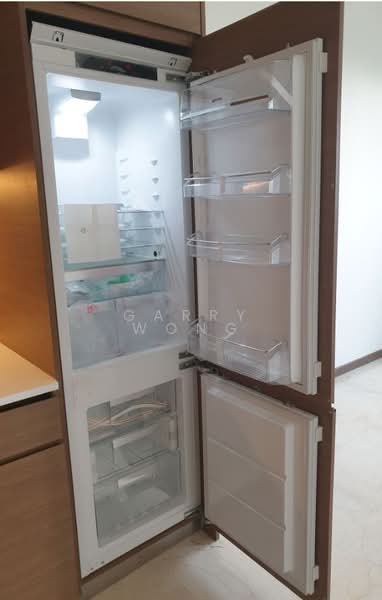Queens Peak, 1 Dundee Road, 1 Bedroom, 431 sqft, Condominium For Sale, by Garry Wong, 23854297 - Built-in fridge. - PropertyGuru.com.sg