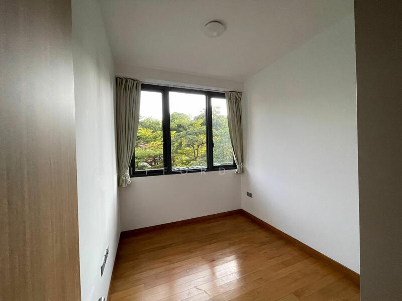 2nd bedroom also face greenery