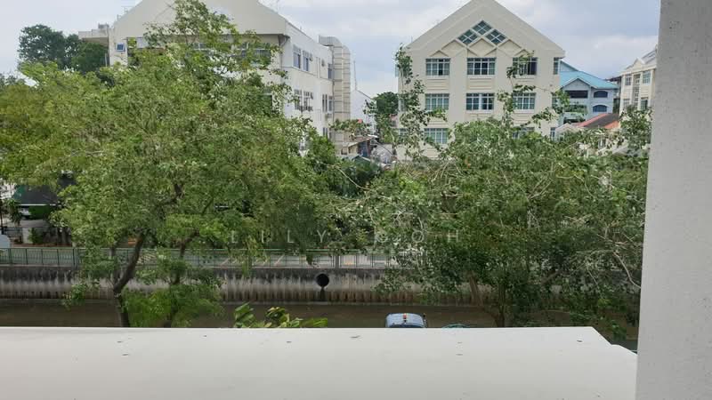 For Rent - The Trumps