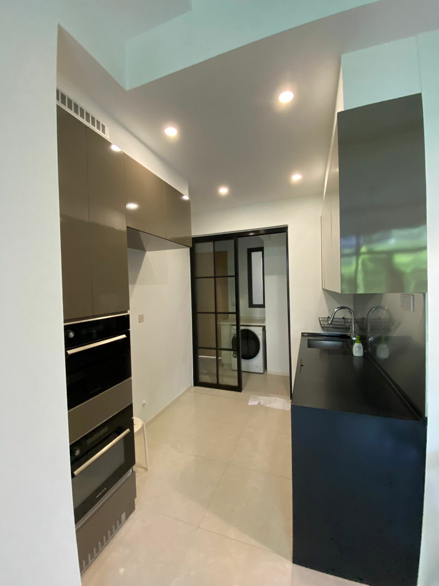 Dry kitchen