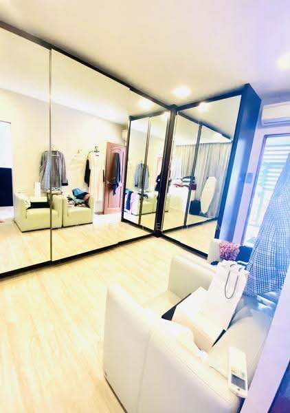 Mount Faber Lodge, 27 Mount Faber Road, Harbourfront / Telok Blangah, 4 Bedrooms, 2,594 sqft, Condominium For Rent, by Valerie Lim, 23871349 - Master bedroom - walk in wardrobe - PropertyGuru.com.sg
