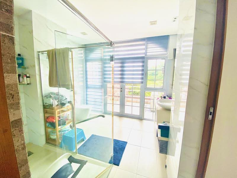 Mount Faber Lodge, 27 Mount Faber Road, Harbourfront / Telok Blangah, 4 Bedrooms, 2,594 sqft, Condominium For Rent, by Valerie Lim, 23871349 - Master bathroom - PropertyGuru.com.sg