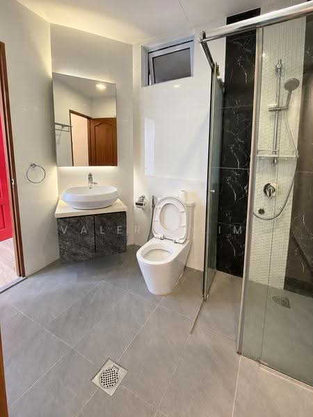 Mount Faber Lodge, 27 Mount Faber Road, Harbourfront / Telok Blangah, 4 Bedrooms, 2,594 sqft, Condominium For Rent, by Valerie Lim, 23871349 - 1st level Bathroom - PropertyGuru.com.sg