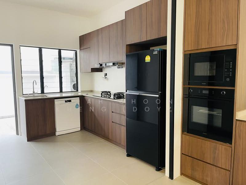 Well Renovated Semi D in Serangoon Gardens, Borthwick Drive, Hougang / Punggol / Sengkang, 4 Bedrooms, 3,300 sqft, Semi-Detached House For Rent, by Seah Choon Kheng (Doyz), 23872020 - Kitchen - PropertyGuru.com.sg