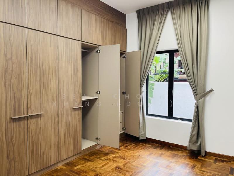 Well Renovated Semi D in Serangoon Gardens, Borthwick Drive, Hougang / Punggol / Sengkang, 4 Bedrooms, 3,300 sqft, Semi-Detached House For Rent, by Seah Choon Kheng (Doyz), 23872020 - Common Bedroom - PropertyGuru.com.sg