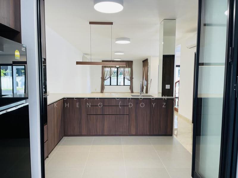 Well Renovated Semi D in Serangoon Gardens, Borthwick Drive, Hougang / Punggol / Sengkang, 4 Bedrooms, 3,300 sqft, Semi-Detached House For Rent, by Seah Choon Kheng (Doyz), 23872020 - Dry Kitchen area - PropertyGuru.com.sg