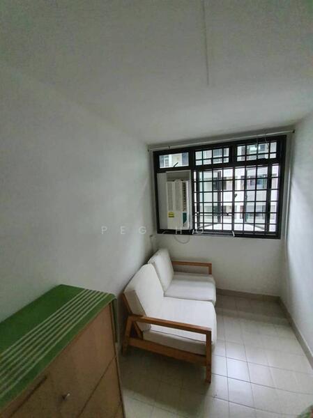 32 Jalan Bukit Ho Swee, 32 Jalan Bukit Ho Swee, 2 Bedrooms, 516 sqft, HDB Flat For Rent, by Peg Ho, 23874664 - Room behind kitchen with windows  - PropertyGuru.com.sg