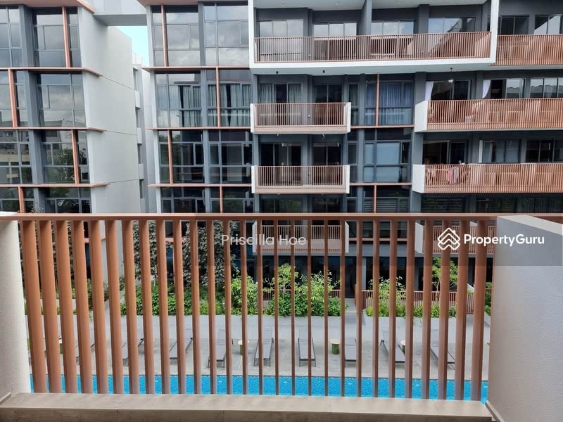 Pool view facing.