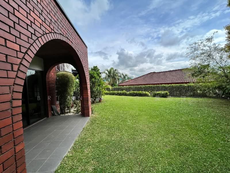 Spacious 5 bedroom Bungalow with Wide Garden and Swimming Pool, Chestnut Crescent, Upper Bukit Timah Road, Cashew Road, Petir Road, Dairy Farm Road, Dairy Farm / Bukit Panjang / Choa Chu Kang, 5 Bedrooms, 4,000 sqft, Bungalow House For Rent, by Brian Wong, 23888371 - PropertyGuru.com.sg