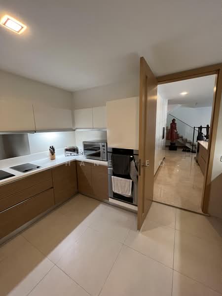 Marina Bay Residences, 18 Marina Boulevard, 4 Bedrooms, 3,960 sqft, Condominium For Rent, by Shane Yeo, 23889712 - Wet Kitchen - PropertyGuru.com.sg