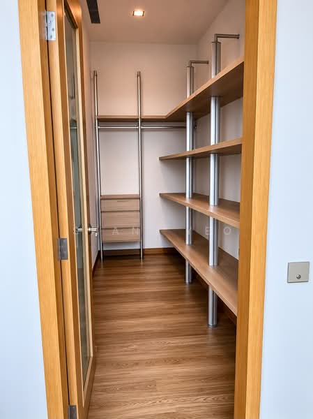 Marina Bay Residences, 18 Marina Boulevard, 4 Bedrooms, 3,960 sqft, Condominium For Rent, by Shane Yeo, 23889712 - Walk-In Wardrobe - PropertyGuru.com.sg