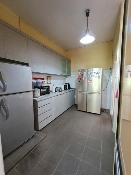 Dry kitchen
