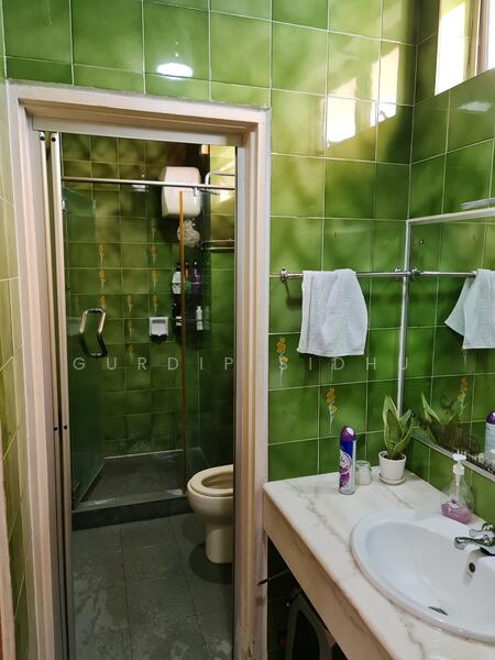 Shared toilet - 2nd level