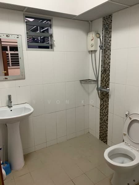 522B Tampines Central 7, 522B Tampines Central 7, Room Rental, 200 sqft, HDB Flat For Rent, by Y'von Koh, 23896431 - PropertyGuru.com.sg