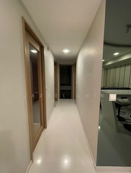 Woodsville 28, 26 Woodsville Close, 2 Bedrooms, 883 sqft, Condominium For Rent, by Jazrel Chin, 23896586 - Walk way to first left door lead to kitchen , first right door lead to master bedroom - PropertyGuru.com.sg