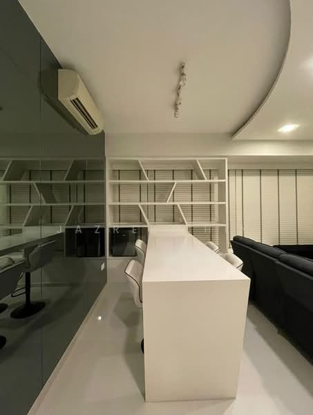 Woodsville 28, 26 Woodsville Close, 2 Bedrooms, 883 sqft, Condominium For Rent, by Jazrel Chin, 23896586 - Built in dining table and shelves - PropertyGuru.com.sg
