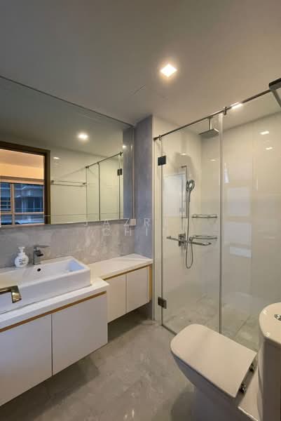 Woodsville 28, 26 Woodsville Close, 2 Bedrooms, 883 sqft, Condominium For Rent, by Jazrel Chin, 23896586 - Master bathroom - PropertyGuru.com.sg