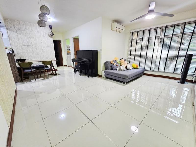 217B Compassvale Drive, 217B Compassvale Drive, Hougang / Punggol / Sengkang, 3 Bedrooms, 990 sqft, HDB Flat For Sale, by Ng Jonathan, 23899350 - Living Room - PropertyGuru.com.sg