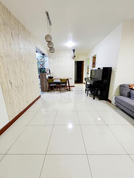217B Compassvale Drive, 217B Compassvale Drive, Hougang / Punggol / Sengkang, 3 Bedrooms, 990 sqft, HDB Flat For Sale, by Ng Jonathan, 23899350 - Living Room - PropertyGuru.com.sg