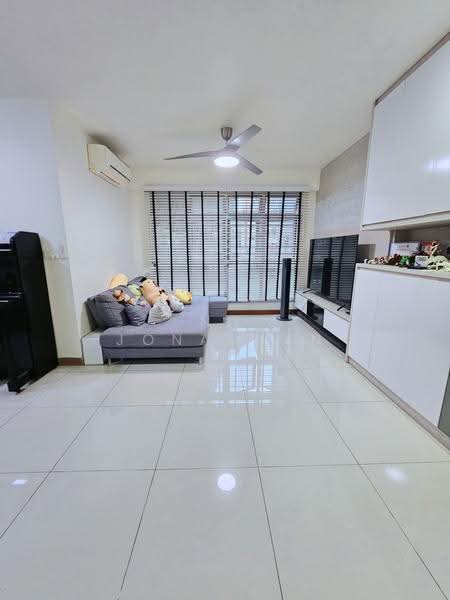 217B Compassvale Drive, 217B Compassvale Drive, Hougang / Punggol / Sengkang, 3 Bedrooms, 990 sqft, HDB Flat For Sale, by Ng Jonathan, 23899350 - Living Room - PropertyGuru.com.sg