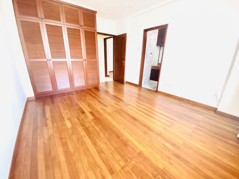 Richmond Park, 3 Bideford Road, Orchard / River Valley, 2 Bedrooms, 1,012 sqft, Condominium For Rent, by Valerie Lim, 23902357 - Spacious Master bedroom - PropertyGuru.com.sg