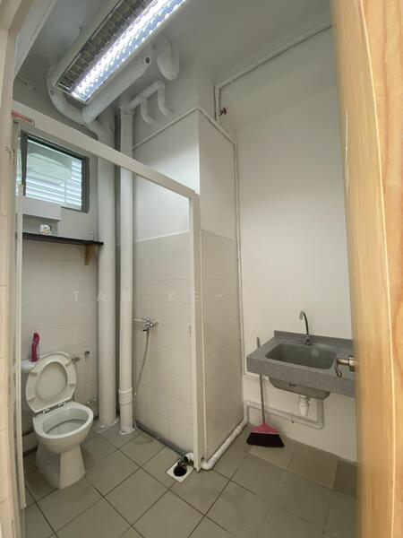 Wcega Tower, 21 Bukit Batok Crescent, 958 sqft, Light Industrial (B1) For Sale, by Kate Tan, 23904451 - CommercialGuru.com.sg