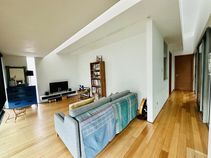 Modern semidetached house with 6 ensuite bedrooms and private pool