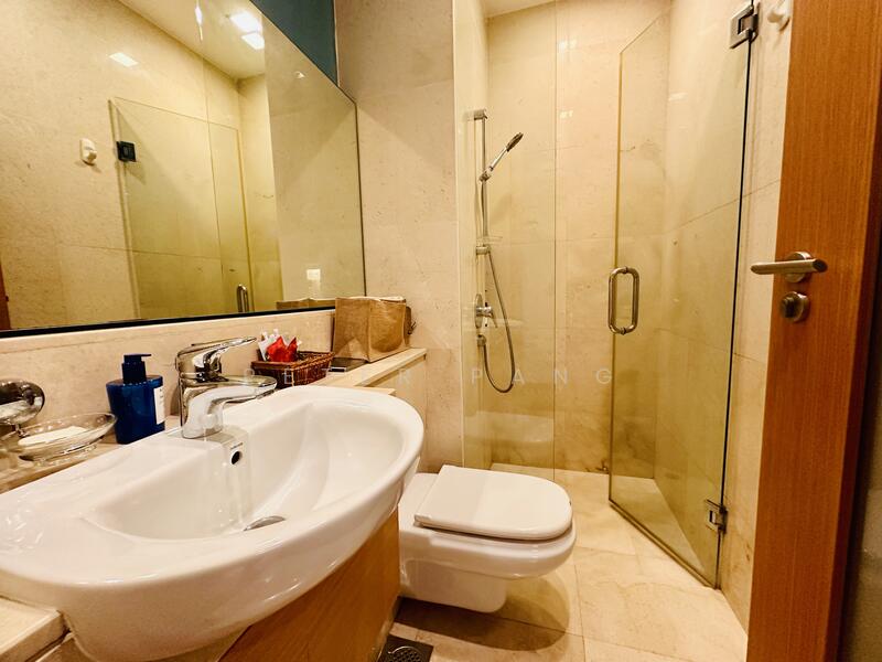 Modern semidetached house with 6 ensuite bedrooms and private pool