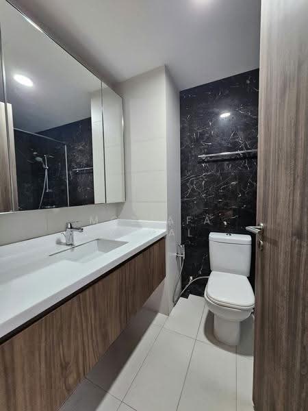 Palm Isles, 32 Flora Drive, Changi Airport / Changi Village, 3 Bedrooms, 990 sqft, Condominium For Sale, by Moztafa Kamal, 23915862 - Bathroom - PropertyGuru.com.sg