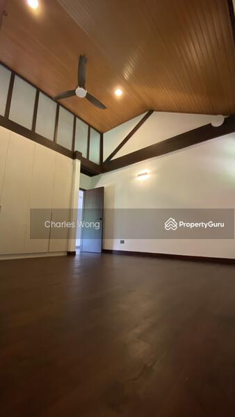 Massive Master bedroom with almost 4m ceiling height 