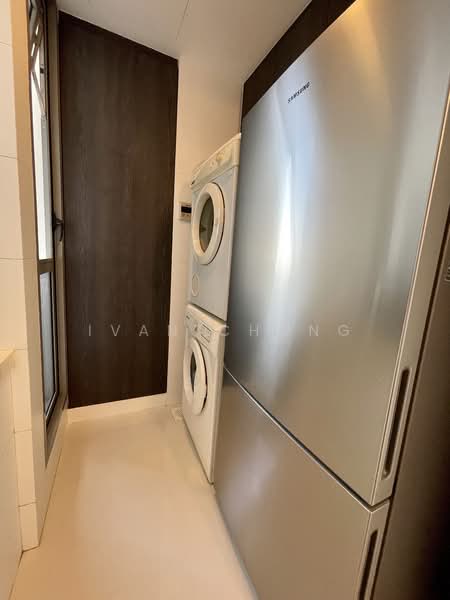 Oxford Suites, 21 Oxford Road, 1 Bedroom, 678 sqft, Apartment For Rent, by Ivan Chong, 23928262 - Large fridge, separate washer and dryer - PropertyGuru.com.sg