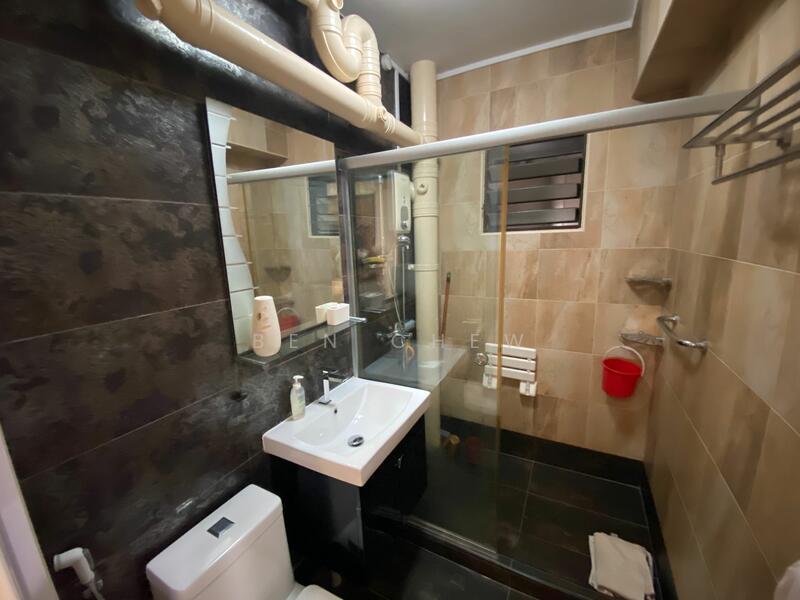 For Rent - 5 Holland Close