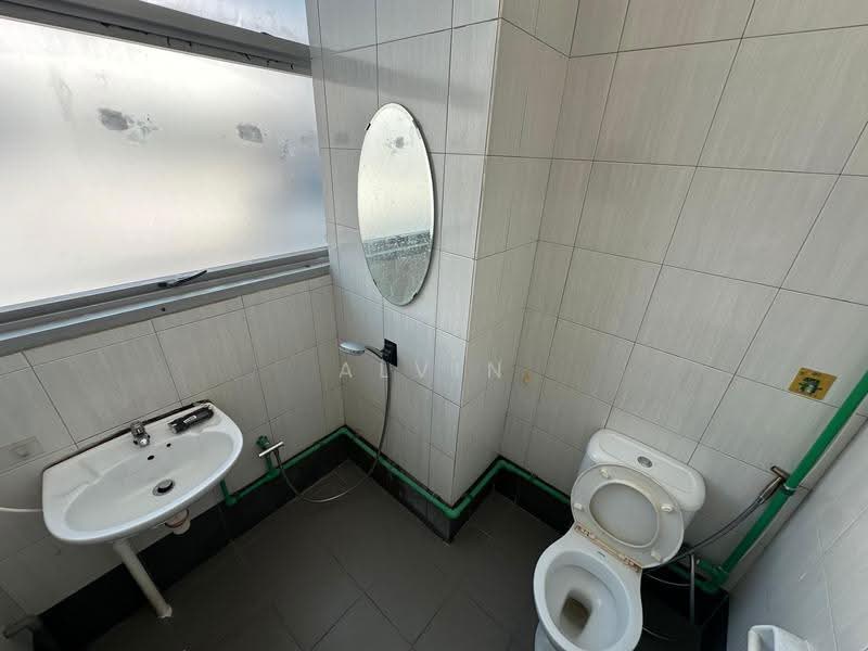 Northstar @ Amk, 7030 Ang Mo Kio Avenue 5, Ang Mo Kio / Bishan / Thomson, 538 sqft, Light Industrial (B1) For Rent, by Alvin Lim, 23929699 - Bathroom - CommercialGuru.com.sg