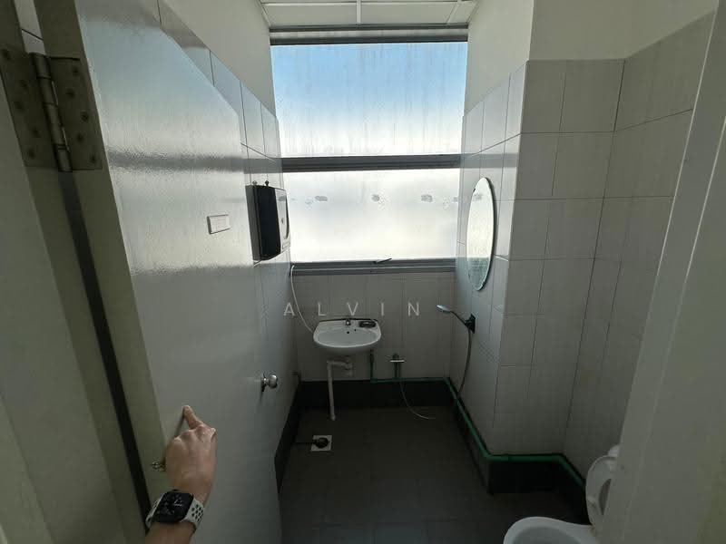 Northstar @ Amk, 7030 Ang Mo Kio Avenue 5, Ang Mo Kio / Bishan / Thomson, 538 sqft, Light Industrial (B1) For Rent, by Alvin Lim, 23929699 - Bathroom - CommercialGuru.com.sg