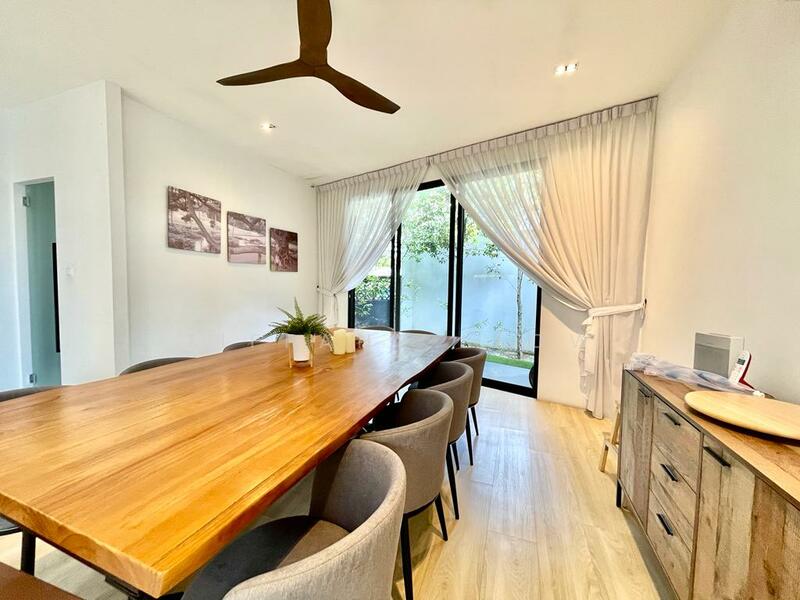 For Sale - ***THE FINEST!!! ALMOST BRAND NEW MODERN LINK BUNGALOW!