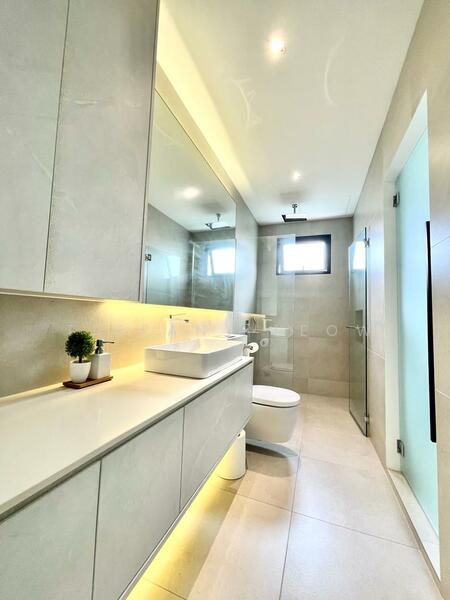 For Sale - ***THE FINEST!!! ALMOST BRAND NEW MODERN LINK BUNGALOW!