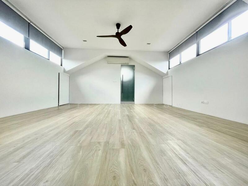 For Sale - ***THE FINEST!!! ALMOST BRAND NEW MODERN LINK BUNGALOW!