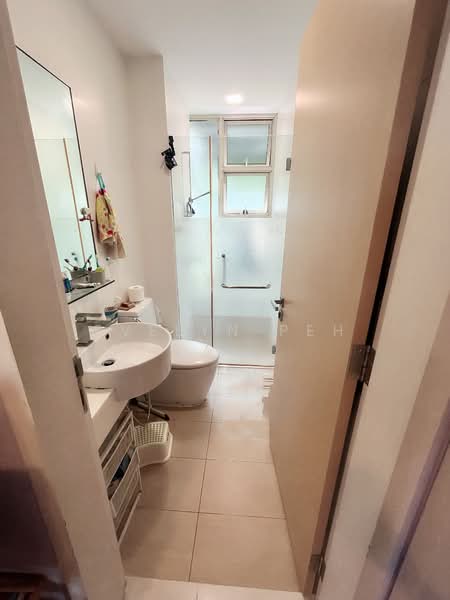 Fontaine Parry, 67 Poh Huat Road, 3 Bedrooms, 1,507 sqft, Condominium For Rent, by Evelyn Peh, 23931137 - Common bath - PropertyGuru.com.sg